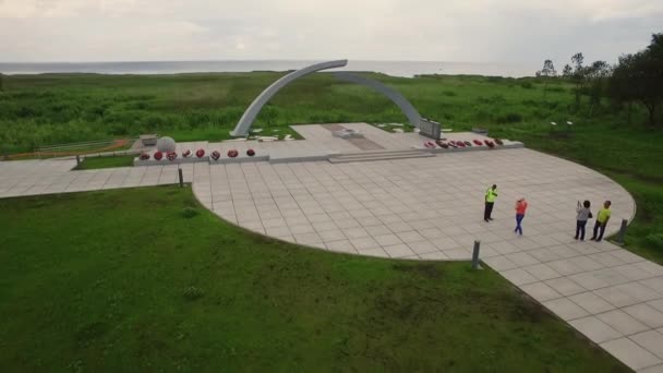 L'anello rotto è un complesso di strutture commemorative ai confini della battaglia per Leningrado. — Video Stock