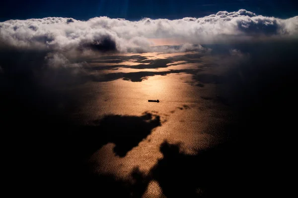 Vzdušný Pohled Moře Marmara Mraky Sluncem Odrážel Vodě Loď Středu Stock Fotografie