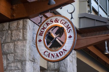 Whistler, Kanada - 5 Temmuz 2020: Whistler Village 'da Rock and Gems Store