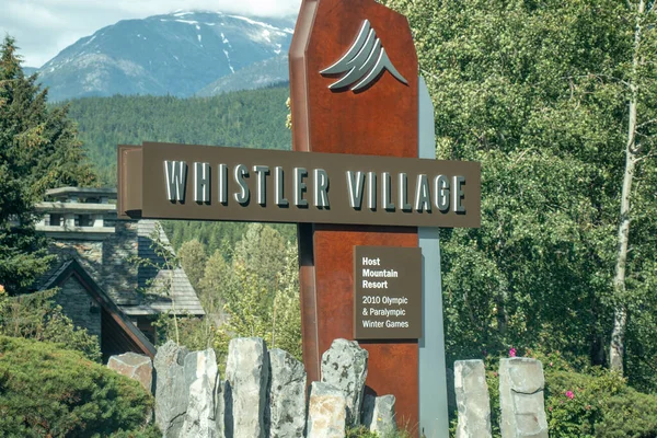 加拿大惠斯勒 2020年7月5日 标志视图欢迎来到以森林为背景的惠斯勒 古旧的样子 — 图库照片