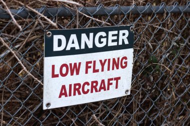İmza: Caution Low Flying Aircraft Courtenay, Kanada