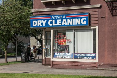 Vancouver, Kanada - 29 Haziran 2020: Vancouver şehir merkezindeki Nicola Kuru Temizleme