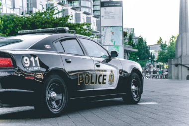 Vancouver, Kanada - 1 Aralık 2019: Coal Harbour 'da polis arabası 