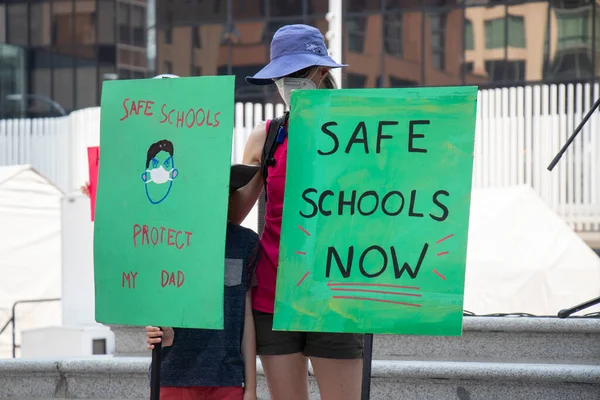 Vancouver Canadá Agosto 2021 Vista Del Cartel Escuelas Seguras Ahora —  Fotos de Stock