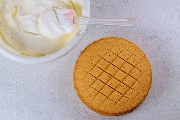 Gâteau Aux Œufs Mous Texturé Avec Crème Fouettée Profession Baker — Photo