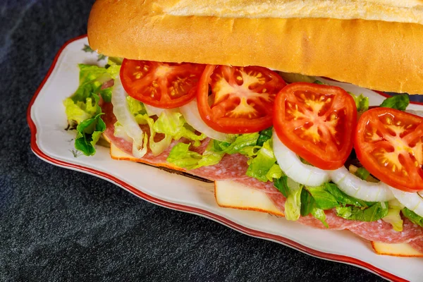 Sub Feito Pão Francês Queijo Muenster Salame Legumes Tire Comida — Fotografia de Stock