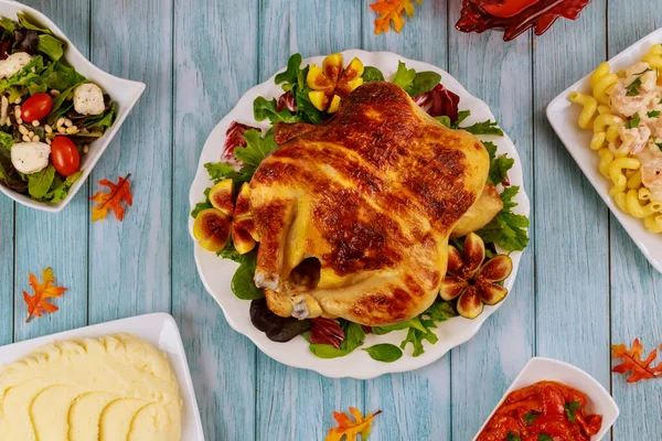 Dinner Table Thanksgiving Day Turkey Chicken Garnish Top View — Stock Photo, Image