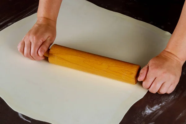 Woman Rolling White Fondant Cake Decorating — Stock Photo, Image