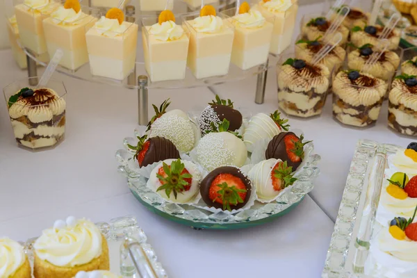 Mesa Com Doces Sobremesa Para Uma Festa Restaurante Alimentação Restauração — Fotografia de Stock