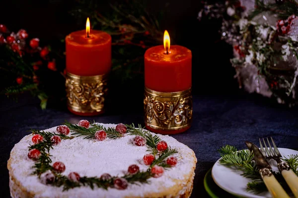 Εορταστική Εορταστική Πίτα Cranbarry Διακόσμηση Μαύρο Τραπέζι Αναμμένα Κεριά Και — Φωτογραφία Αρχείου