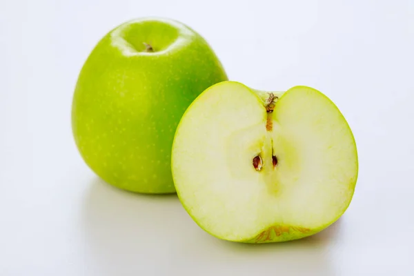 배경에는 담즙이 사과가 분리되어 있습니다 생산품의 — 스톡 사진