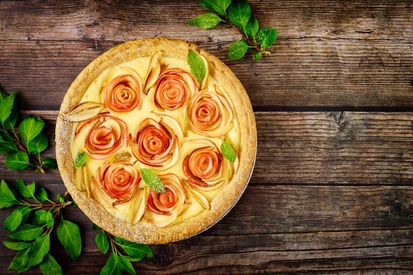 Torta Mele Forma Rosa Sfondo Legno Vista Dall Alto — Foto Stock