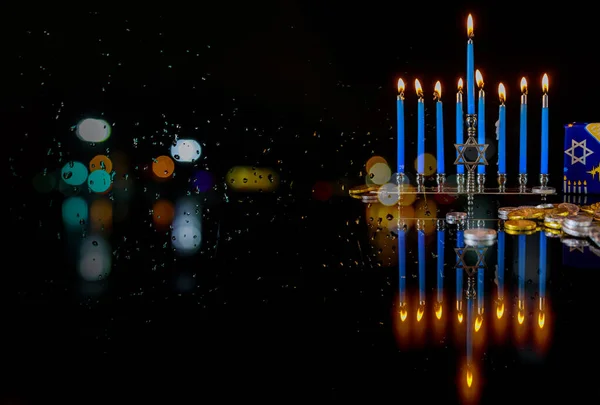 Brännande Ljus Med Menorah För Hanukkah Defocus Färg Ljus Bakgrund — Stockfoto