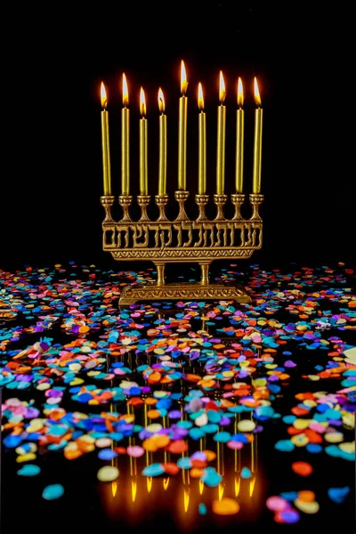 Brännande Menorah Med Rosa Ljus Och Konfetti Svart Bakgrund Judisk — Stockfoto