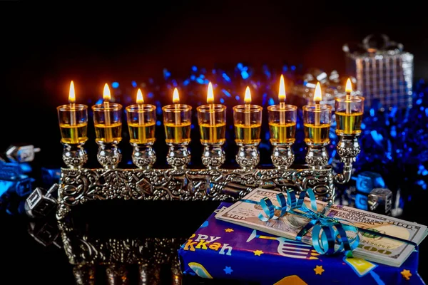 배경에 하누카를 메노라 선물로 유대인의 — 스톡 사진