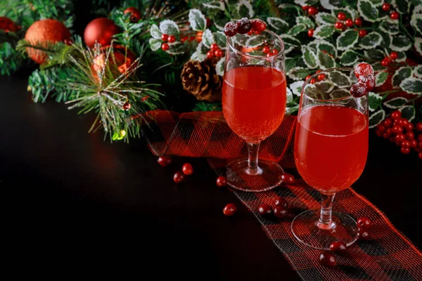 Frischer Preiselbeersaft Mit Weihnachtsschmuck Kopierraum — Stockfoto