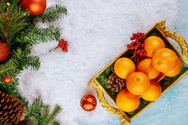Draufsicht Auf Orangen Tablett Mit Roten Beeren Weihnachtsessen — Stockfoto