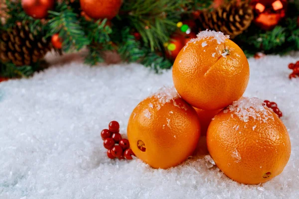 Symbol Für Weihnachten Oder Neujahr Orange Früchte Mit Ornament Ansicht — Stockfoto