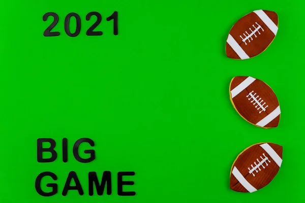美国足球运动的象征 2021年的文本为绿色背景 专业体育背景 — 图库照片