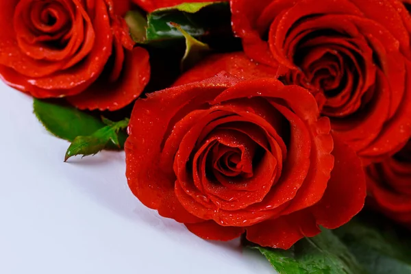Sfondo San Valentino Con Bouquet Belle Rose Rosse Vicino — Foto Stock
