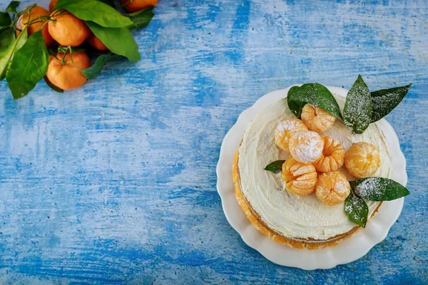 Tarte Aux Agrumes Avec Mandarine Fraîche Feuilles Vue Dessus — Photo