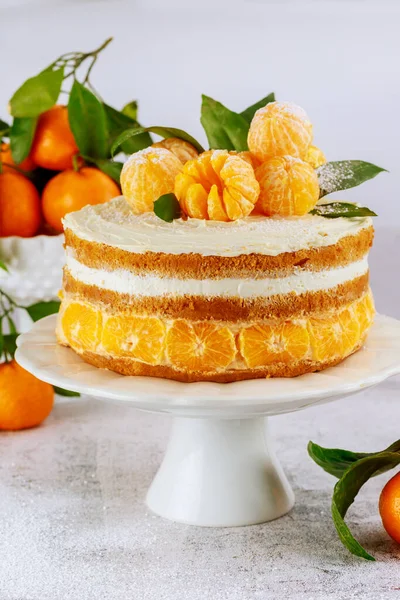 Gâteau Éponge Mandarine Fraîche Décoré Mandarines Entières — Photo