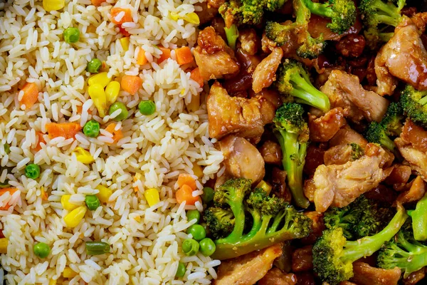 Fondo Alimentare Con Riso Pollo Con Broccoli Stile Asiatico Vicino — Foto Stock