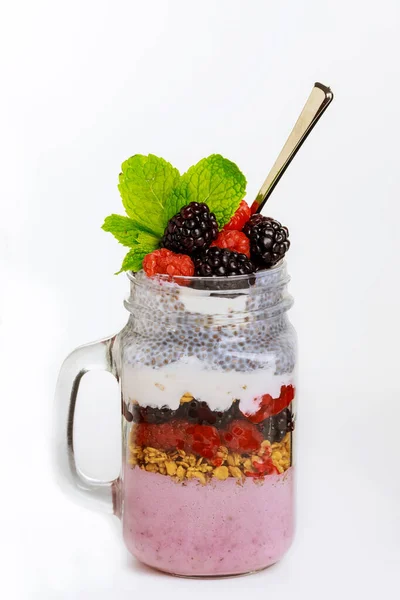 Chia Zaadpudding Met Granola Verse Bramen Frambozen Een Glazen Pot — Stockfoto