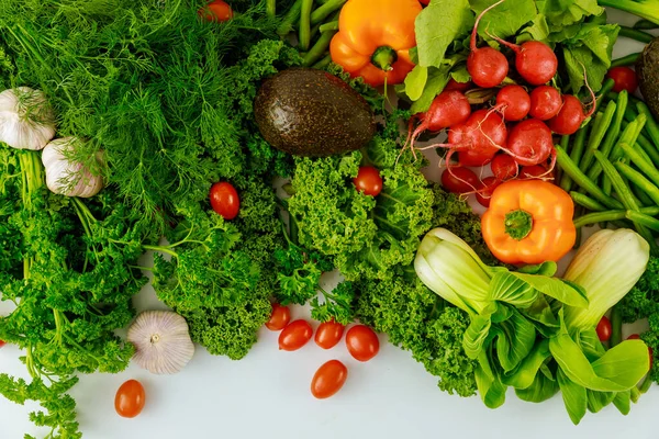 Friska Färgglada Grönsaker Vit Bakgrund Ovanifrån — Stockfoto