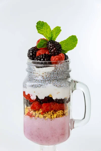 Berry Woestijn Met Chia Zaden Griekse Yoghurt Granola Ontbijt — Stockfoto