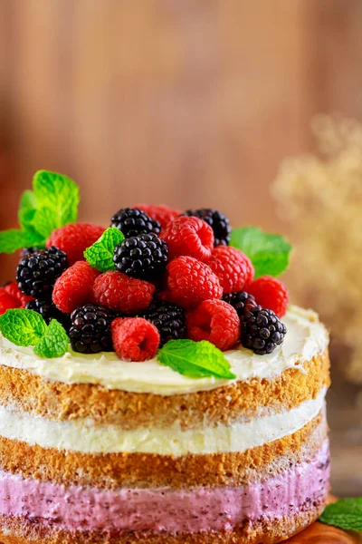 Torta Frutti Bosco Fatti Casa Decorata Con Lamponi Freschi More — Foto Stock