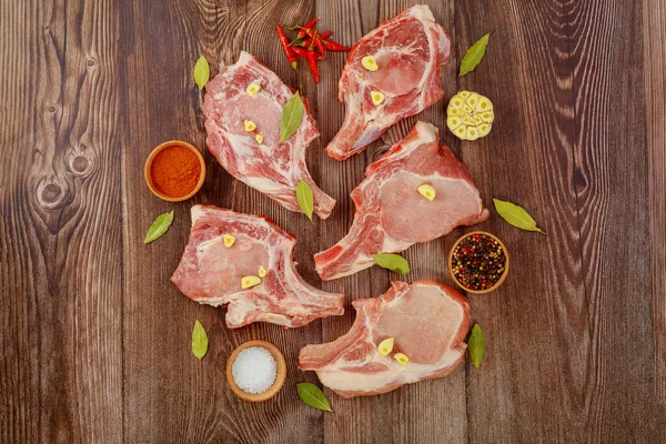 Carne Porco Fresca Fundo Madeira Vista Superior — Fotografia de Stock