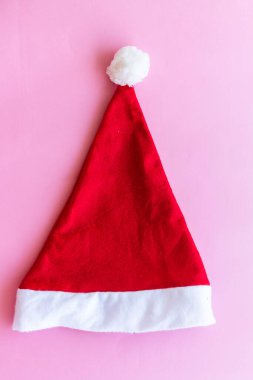 Noel Baba şapkası, beyaz tenli. 2020 Mutlu Noeller.