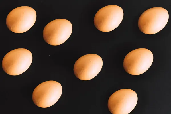 Большие Яйца Черном Фоне — стоковое фото