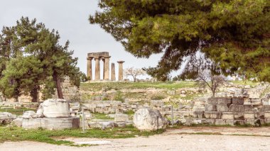 Patras Yunanistan Peloponnese üzerinde Cityscape; şehir merkezinde tarihi kalede üzerinden görüntülemek.