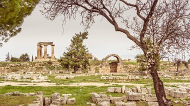 Patras Yunanistan Peloponnese üzerinde Cityscape; şehir merkezinde tarihi kalede üzerinden görüntülemek.