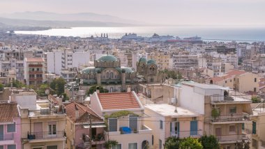 Yunanistan'da Mora'daki Patras şehir manzarası; şehrin cenre tarihi kaleden görünümü .