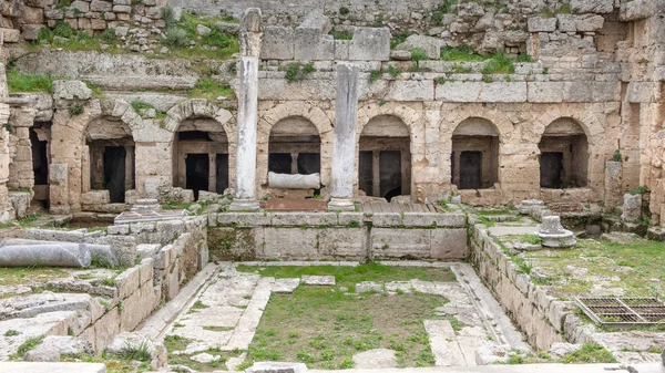 Primer sistema romano de obras de agua en la Antigua Corinto, Grecia —  Fotos de Stock