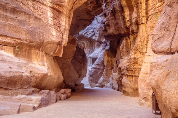 The entrance tot he hiden city of Petra — Stock Photo, Image