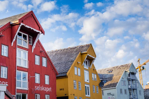 Stare drewniane magazyny w Tromso, Norwegia — Zdjęcie stockowe