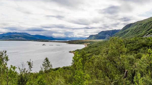 Landschap kustweg E6 in Noord-Noorwegen — Stockfoto