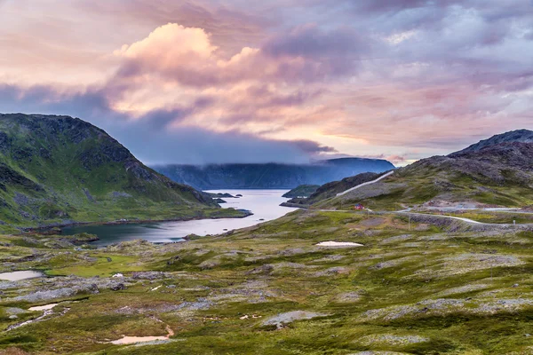 Sol de medianoche en Noruega — Foto de Stock