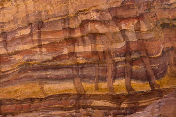 고 대 페트라 요르단에서 동굴에서 아름 다운 돌 색상 — 스톡 사진