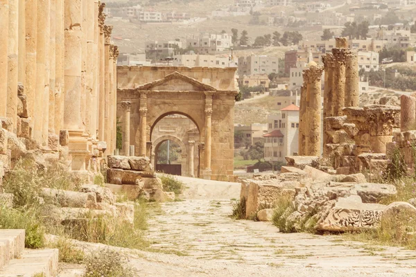 Βόρεια πύλη στην ρωμαϊκή πόλη της Jerash στην Ιορδανία. — Φωτογραφία Αρχείου