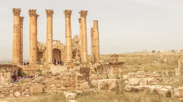 Jerash στην Ιορδανία - 25 Απριλίου 2016: Ναός της Αρτέμιδος στο ρωμαϊκό — Φωτογραφία Αρχείου