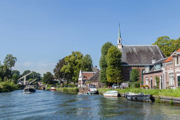 Båtturer på floden Vecht nära Utrecht i Nederländerna — Stockfoto