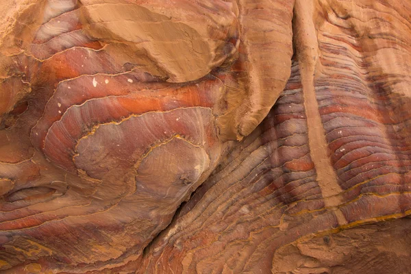 Hermosos colores de piedra en una cueva en la antigua Petra Jordania —  Fotos de Stock