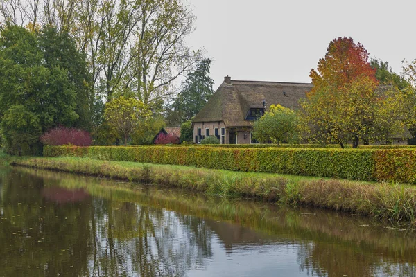Traditionell holländsk bondgård — Stockfoto