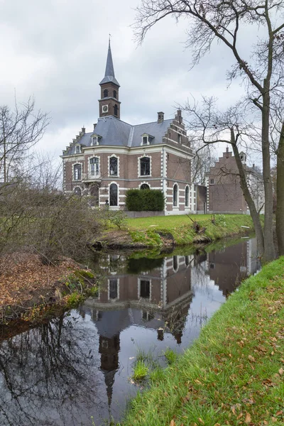 Kasteel op het platteland van Ducth — Stockfoto