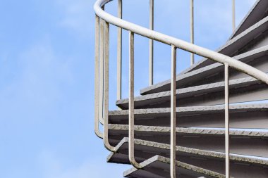 Spiral metal merdiven